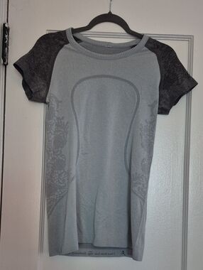 Lululemon Swiftly Tech Short Sleeve Top Floral Gray